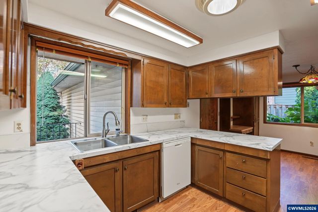 2270 Dorchester Dr S, Salem, OR 97305