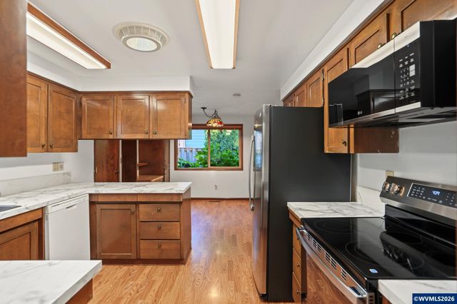 2270 Dorchester Dr S, Salem, OR 97305