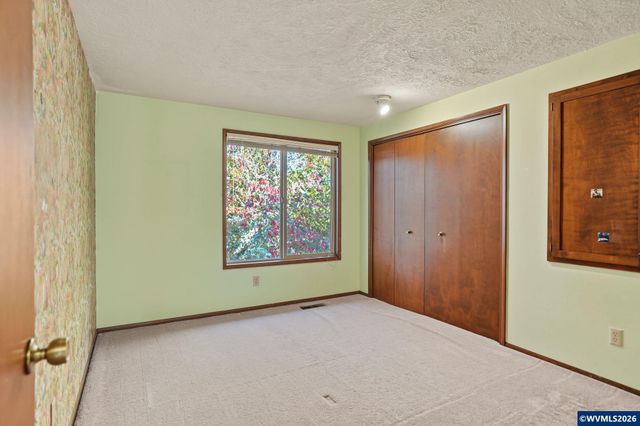 2270 Dorchester Dr S, Salem, OR 97305