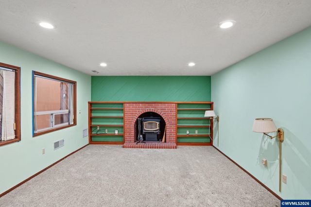 2270 Dorchester Dr S, Salem, OR 97305