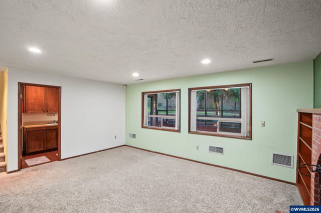 2270 Dorchester Dr S, Salem, OR 97305