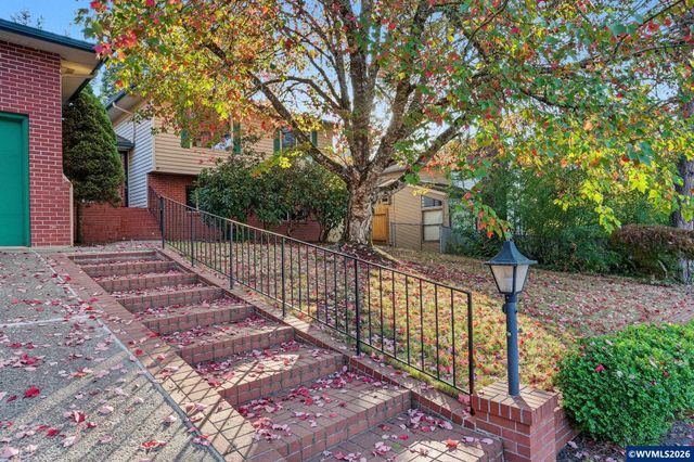 2270 Dorchester Dr S, Salem, OR 97305