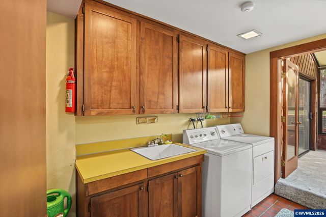 2270 Dorchester Dr S, Salem, OR 97305