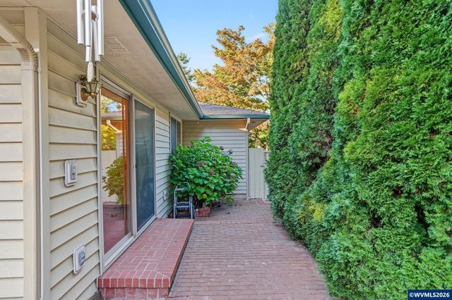 2270 Dorchester Dr S, Salem, OR 97305