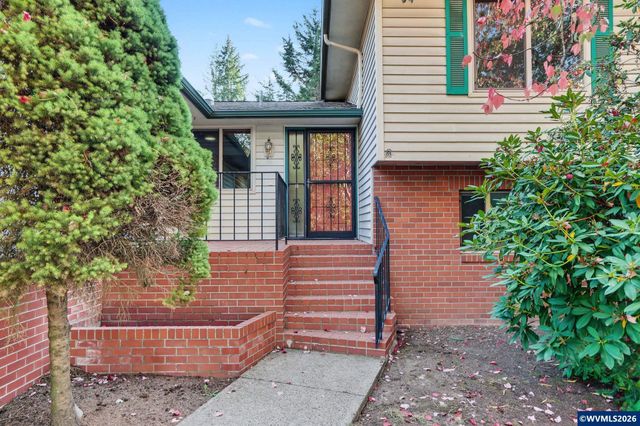 2270 Dorchester Dr S, Salem, OR 97305