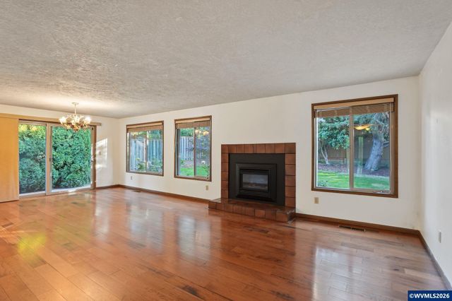 2270 Dorchester Dr S, Salem, OR 97305