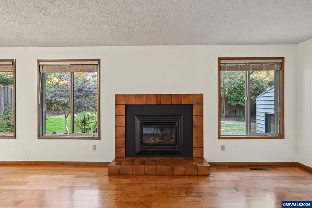2270 Dorchester Dr S, Salem, OR 97305