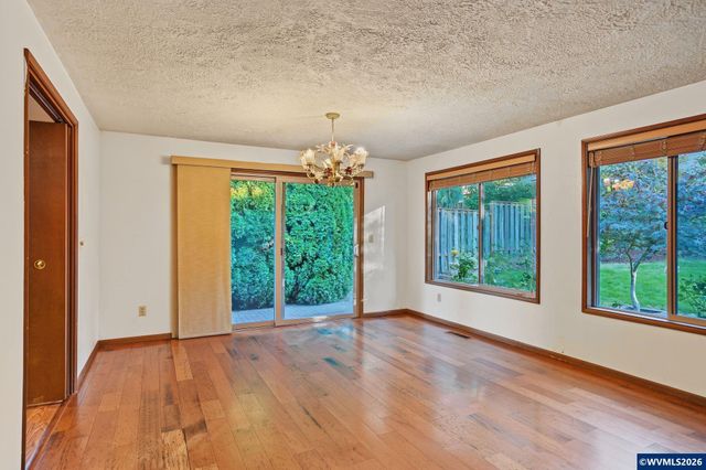 2270 Dorchester Dr S, Salem, OR 97305