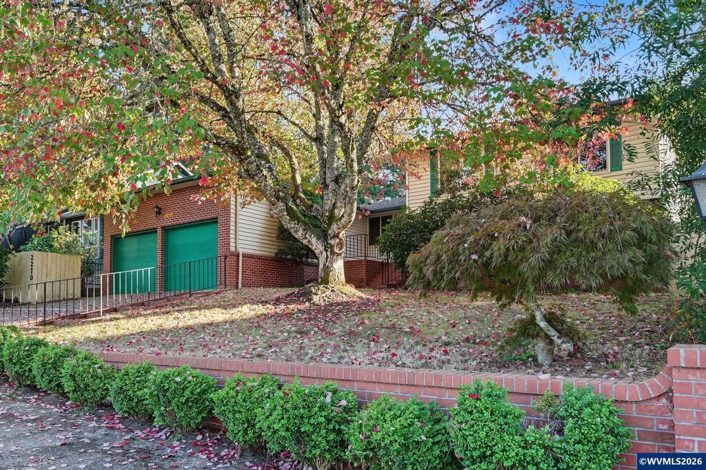 2270 Dorchester Dr S, Salem, OR 97305
