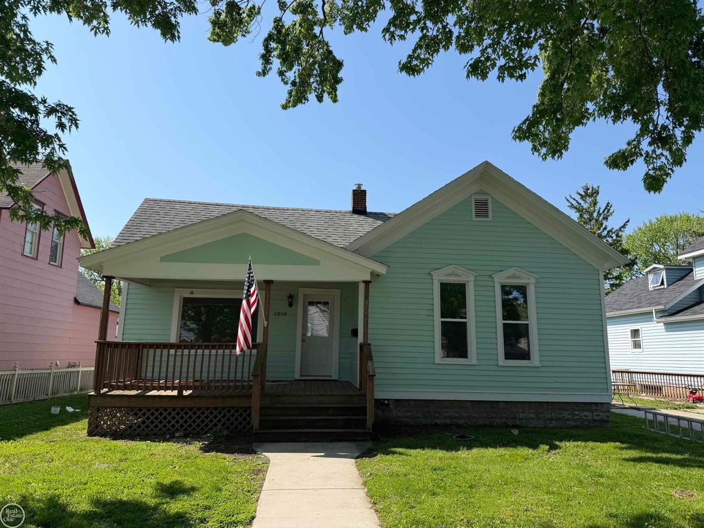 1214 Gillett Street, Port Huron, MI 48060