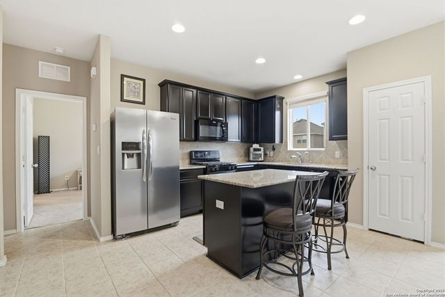 1450 Kedros, San Antonio, TX 78245