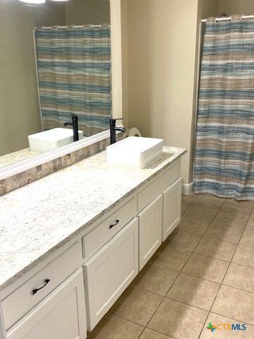 2708 E Poplar Avenue, Victoria, TX 77901