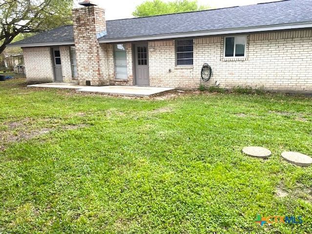2708 E Poplar Avenue, Victoria, TX 77901