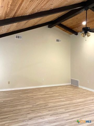 2708 E Poplar Avenue, Victoria, TX 77901