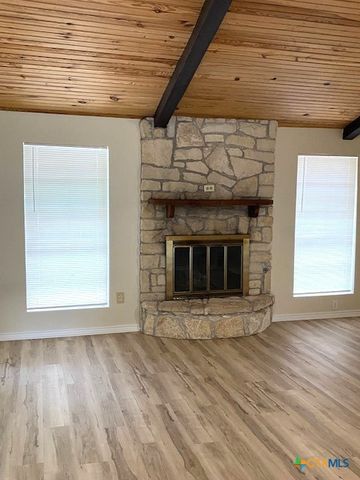 2708 E Poplar Avenue, Victoria, TX 77901