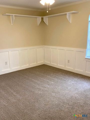 2708 E Poplar Avenue, Victoria, TX 77901