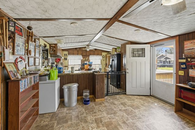 207 Center St, Portland, TN 37148