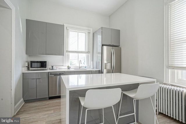 10 W MAIN ST, Moorestown, NJ 08057