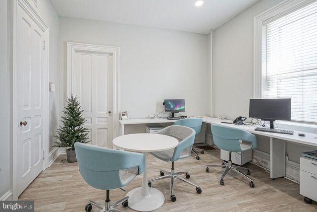 10 W MAIN ST, Moorestown, NJ 08057