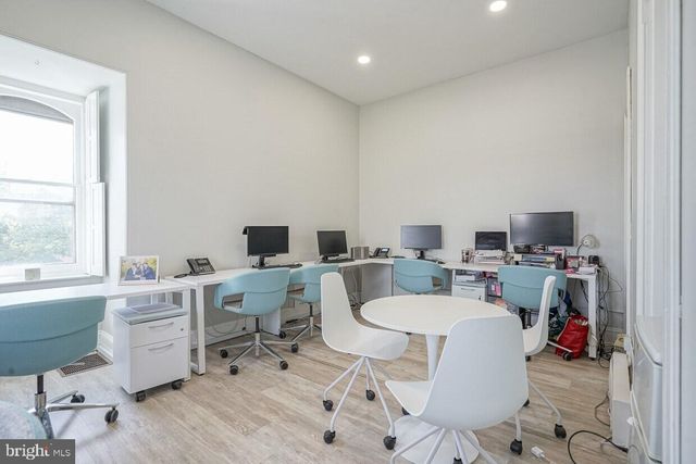 10 W MAIN ST, Moorestown, NJ 08057
