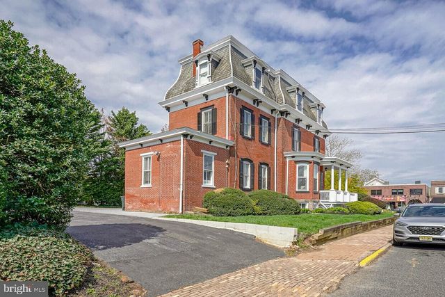 10 W MAIN ST, Moorestown, NJ 08057