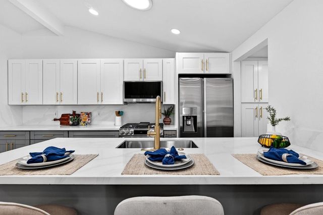 2546 MARATHON DR, San Diego, CA 92123