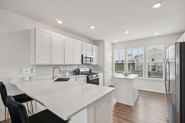 1077 Moraine Drive, South Elgin, IL 60177