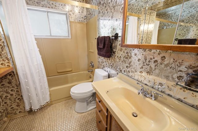 71 Parkway Drive, Syosset, NY 11791