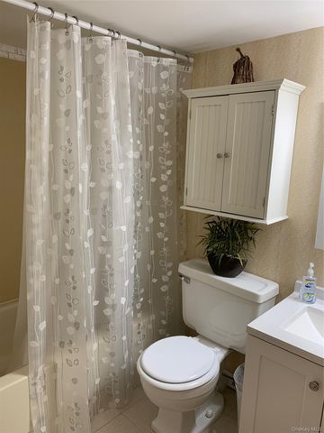 71 Parkway Drive, Syosset, NY 11791