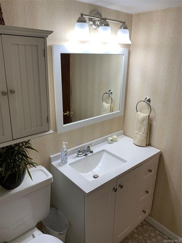 71 Parkway Drive, Syosset, NY 11791