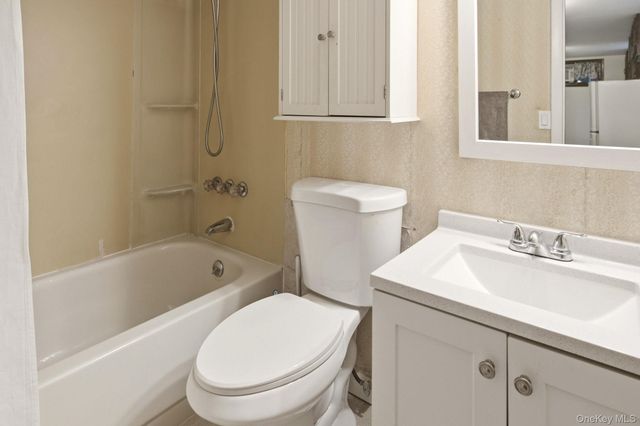 71 Parkway Drive, Syosset, NY 11791