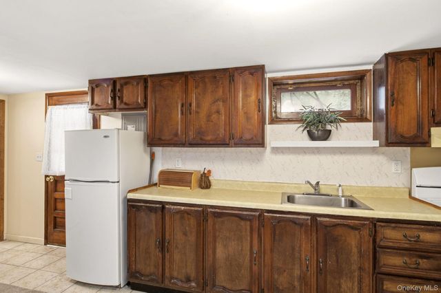 71 Parkway Drive, Syosset, NY 11791