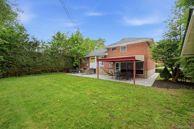 71 Parkway Drive, Syosset, NY 11791
