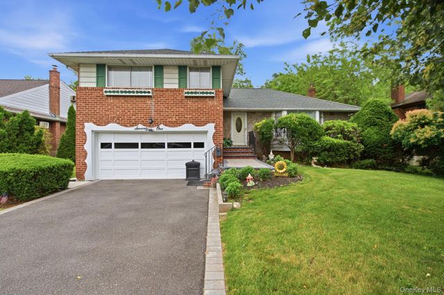 71 Parkway Drive, Syosset, NY 11791