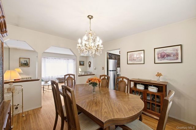 71 Parkway Drive, Syosset, NY 11791