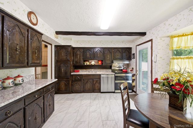 71 Parkway Drive, Syosset, NY 11791