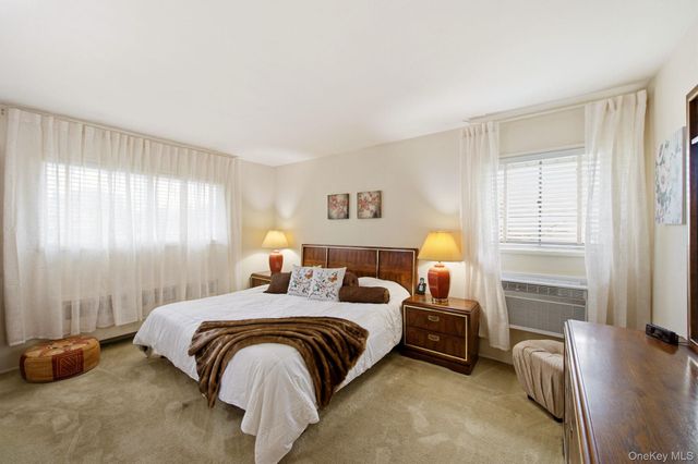 71 Parkway Drive, Syosset, NY 11791