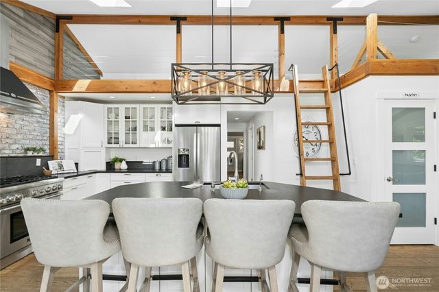 3016 106th Avenue SE, Bellevue, WA 98004