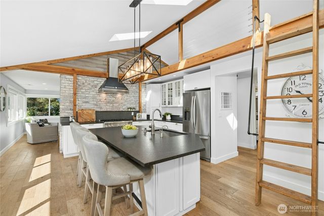 3016 106th Avenue SE, Bellevue, WA 98004