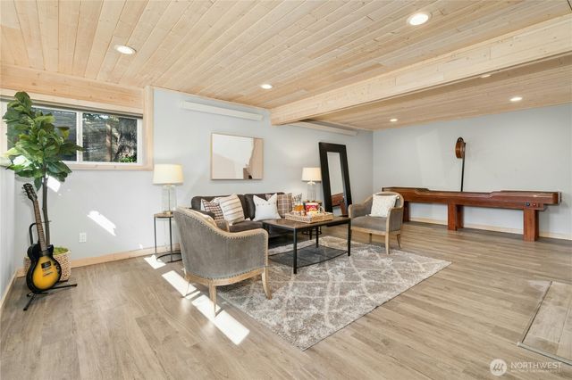 3016 106th Avenue SE, Bellevue, WA 98004