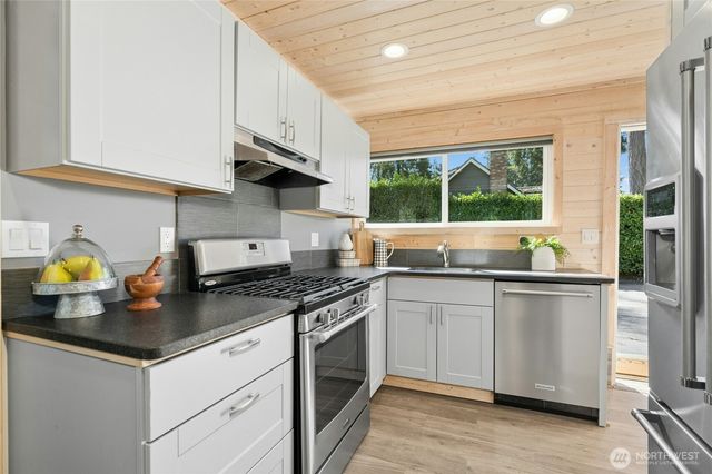 3016 106th Avenue SE, Bellevue, WA 98004