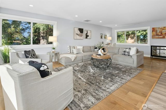 3016 106th Avenue SE, Bellevue, WA 98004