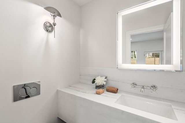 33 Dickson Ave, Arlington, MA 02474