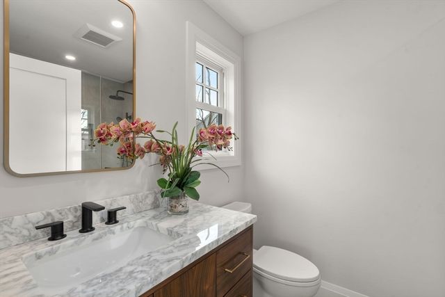 33 Dickson Ave, Arlington, MA 02474