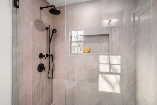 33 Dickson Ave, Arlington, MA 02474