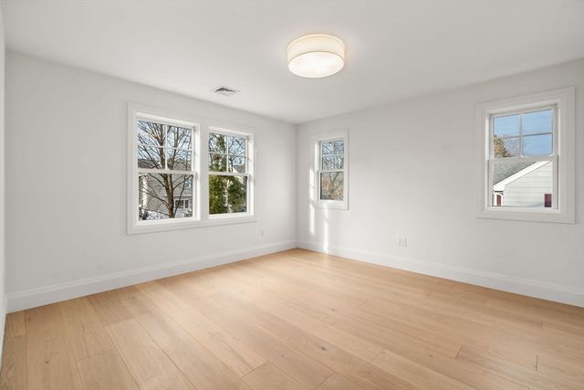 33 Dickson Ave, Arlington, MA 02474