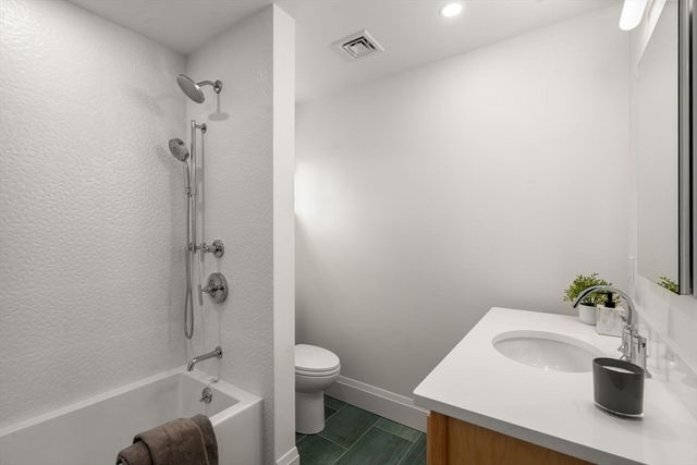 33 Dickson Ave, Arlington, MA 02474