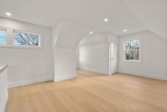 33 Dickson Ave, Arlington, MA 02474