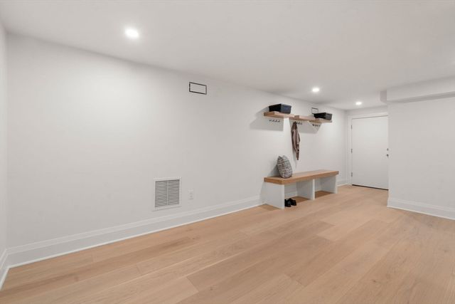 33 Dickson Ave, Arlington, MA 02474