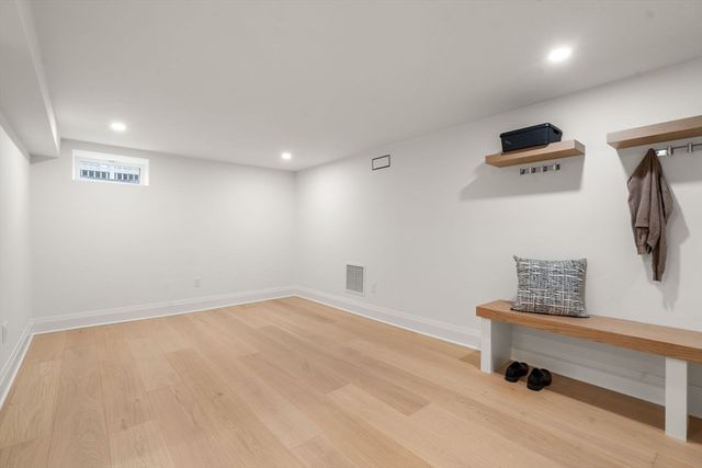 33 Dickson Ave, Arlington, MA 02474